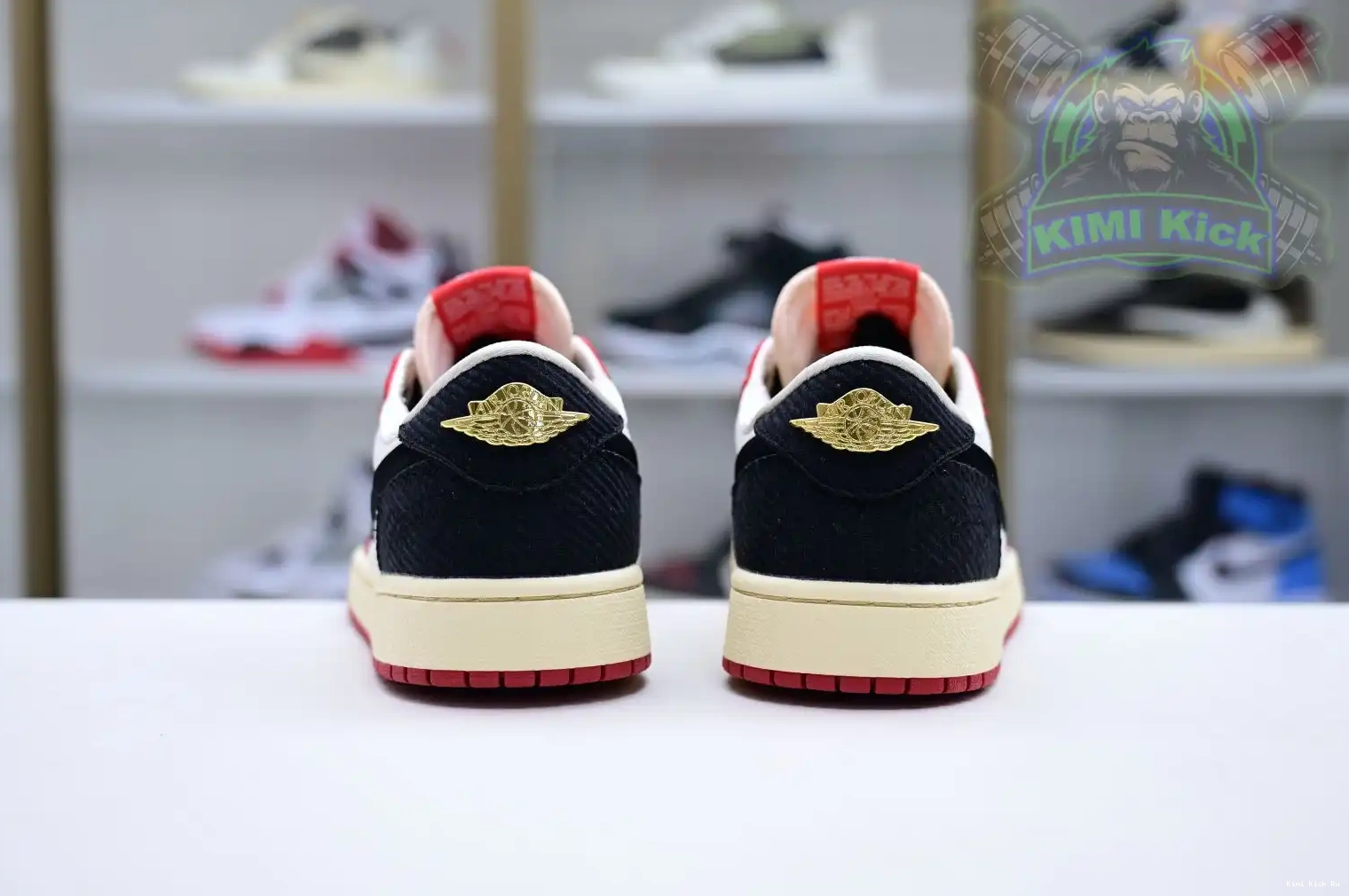 Trophy Room 1 Jordan Kimikick Air x “Away” OG Jordan Low 0810